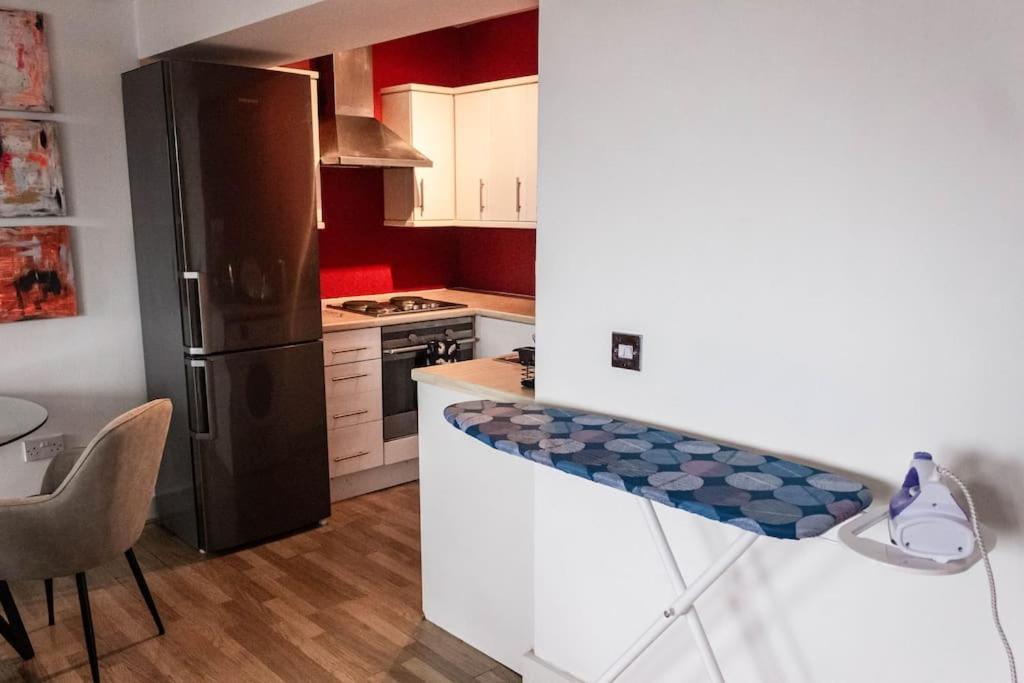 Cozy And Modern 2-Bed Apartment Swansea Exteriör bild