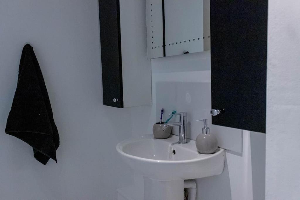 Cozy And Modern 2-Bed Apartment Swansea Exteriör bild