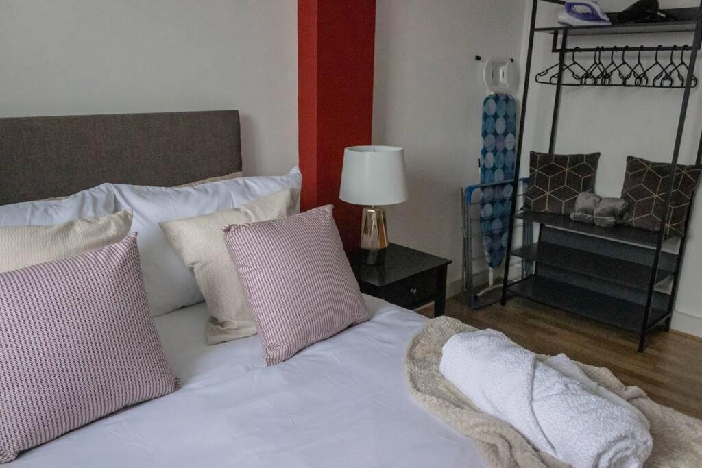 Cozy And Modern 2-Bed Apartment Swansea Exteriör bild