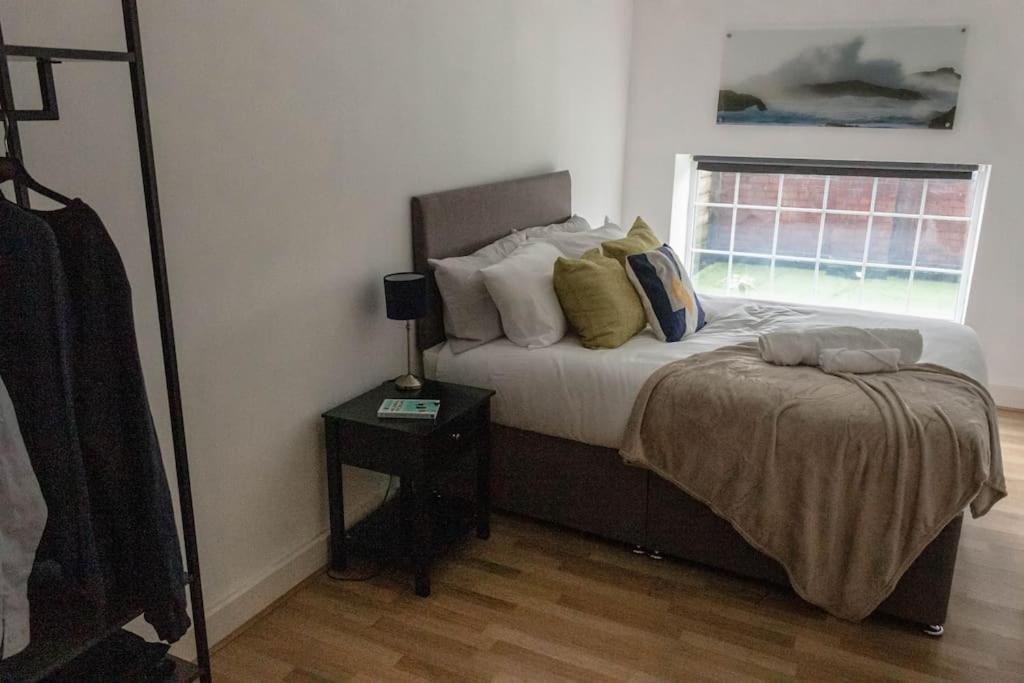 Cozy And Modern 2-Bed Apartment Swansea Exteriör bild