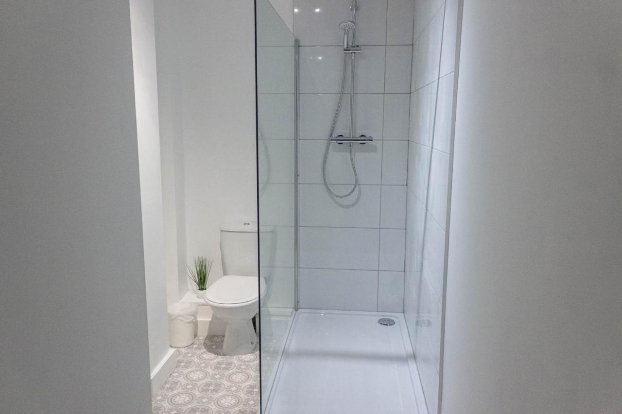 Cozy And Modern 2-Bed Apartment Swansea Exteriör bild